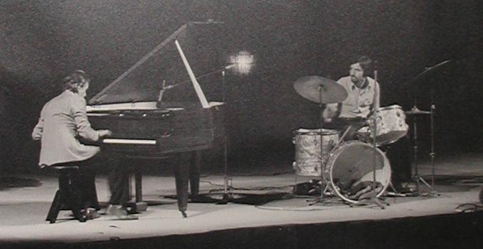Performance di Claudio Fontanelli con Giorgio Gardini (1974) Performance di Claudio Fontanelli con Giorgio Gardini (1974)
